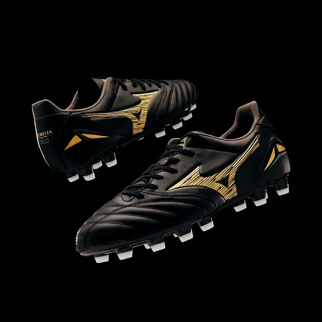 Компания Mizuno выпускает коллекцию "Aurum Pack"