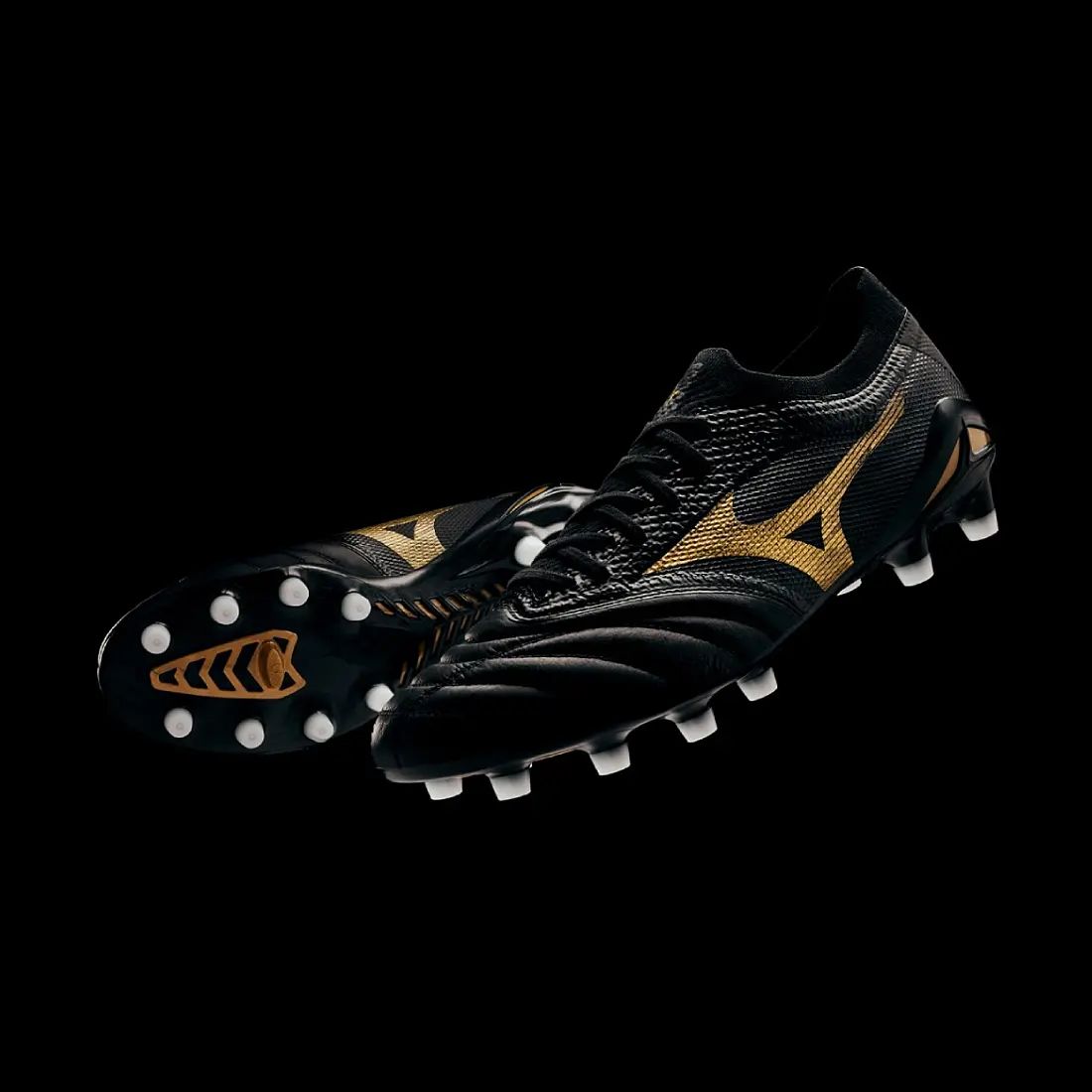 Компания Mizuno выпускает коллекцию "Aurum Pack"