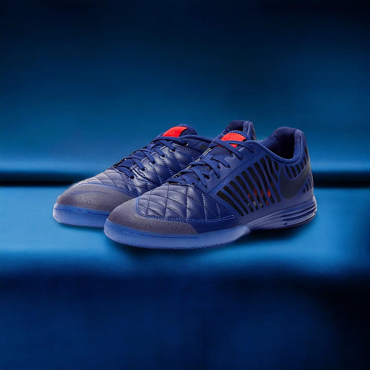 Компания Nike выпустила футзальную коллекцию Monochrome