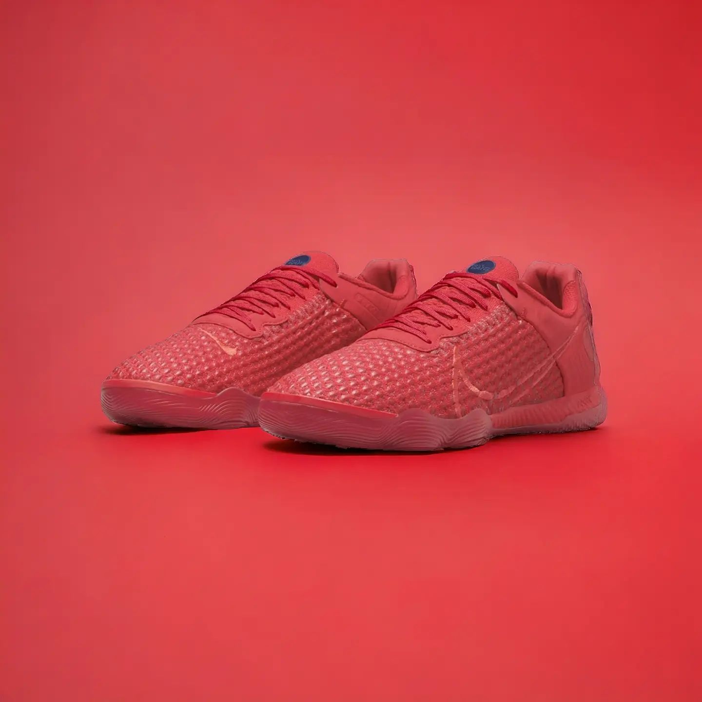 Компания Nike выпустила футзальную коллекцию Monochrome