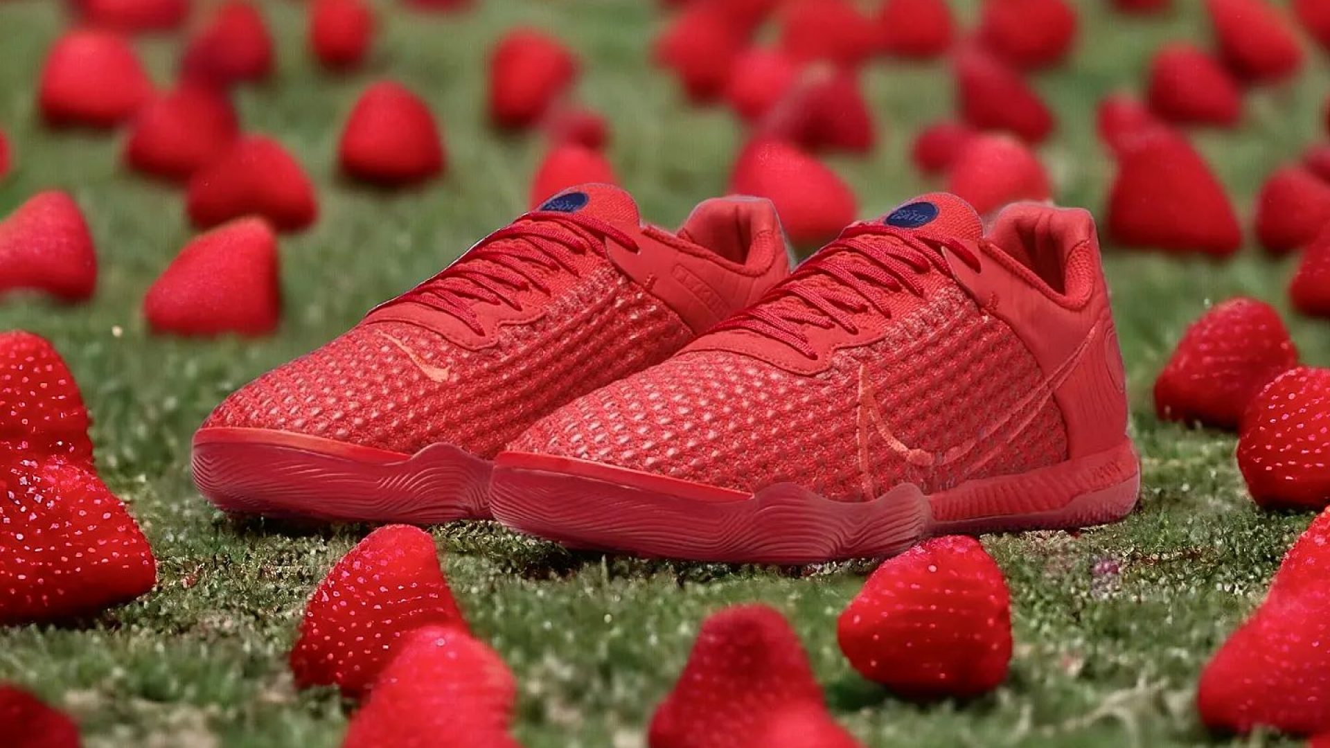 Футзалки Nike React Gato 'University Red' из коллекции 'Monochrome' выйдут уже в феврале