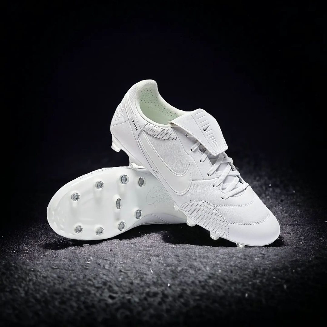 Следом за Темпо выпустили футбольные бутсы Nike Premier III Triple White